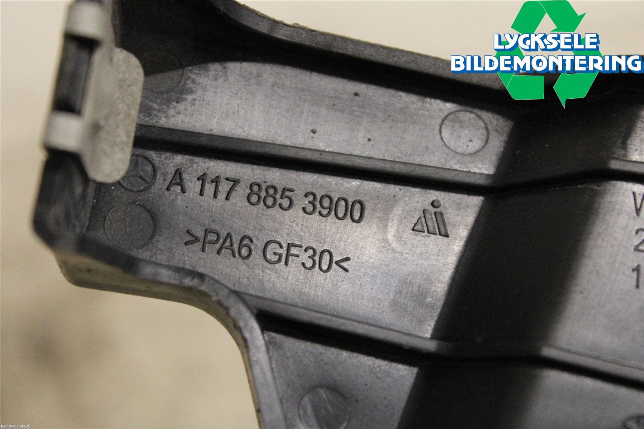 Mercedes-Benz MB CLA-KLASS (C117/X117) 13-19 Stötfångarfäste Bak Vä