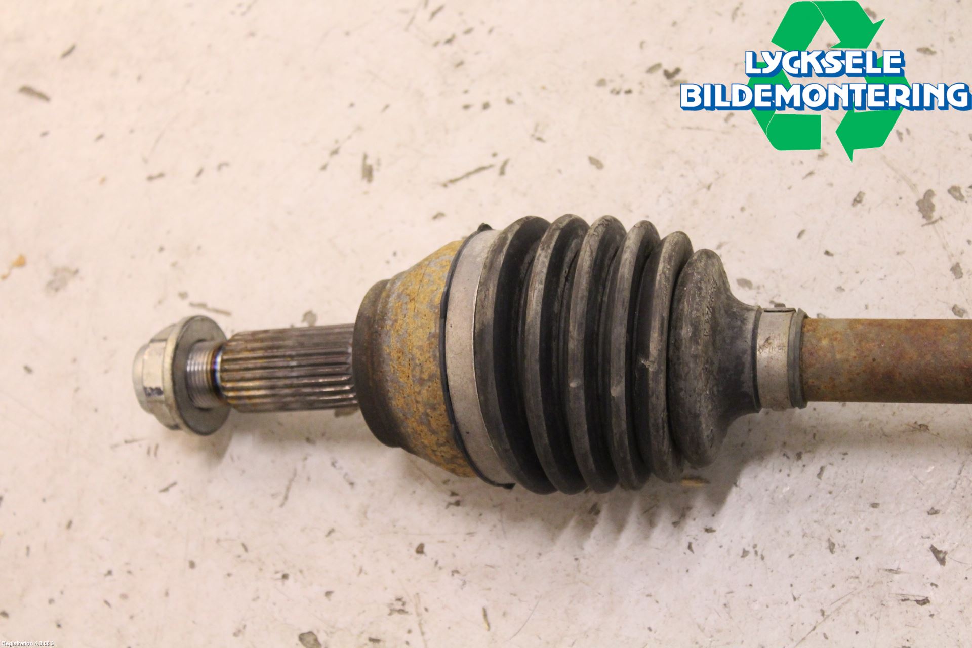 Ford FIESTA 13-17 Drivaxel Fram Vänster