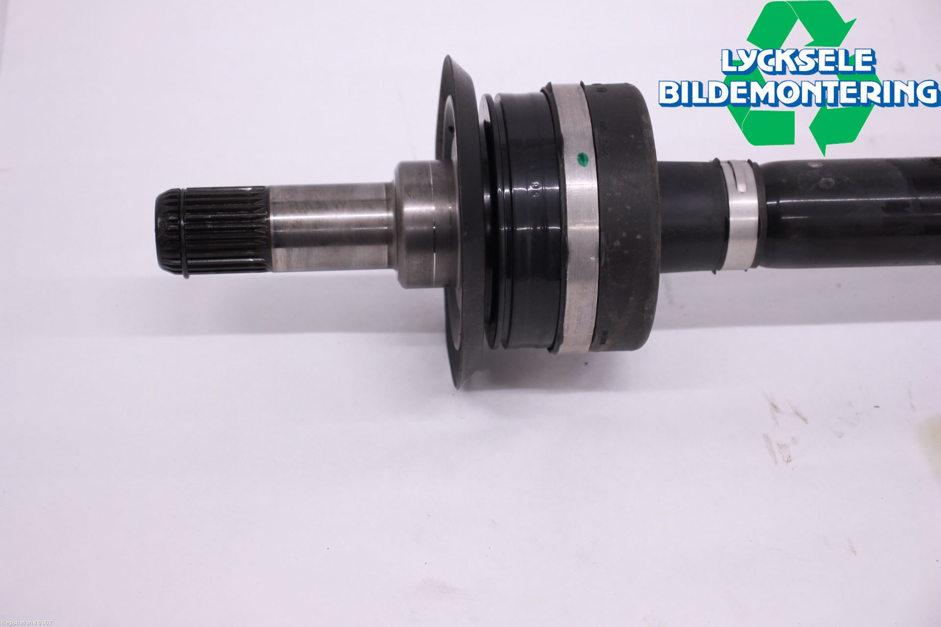BMW 5 G30/G31/F90 17-23 Drivaxel Bak Höger