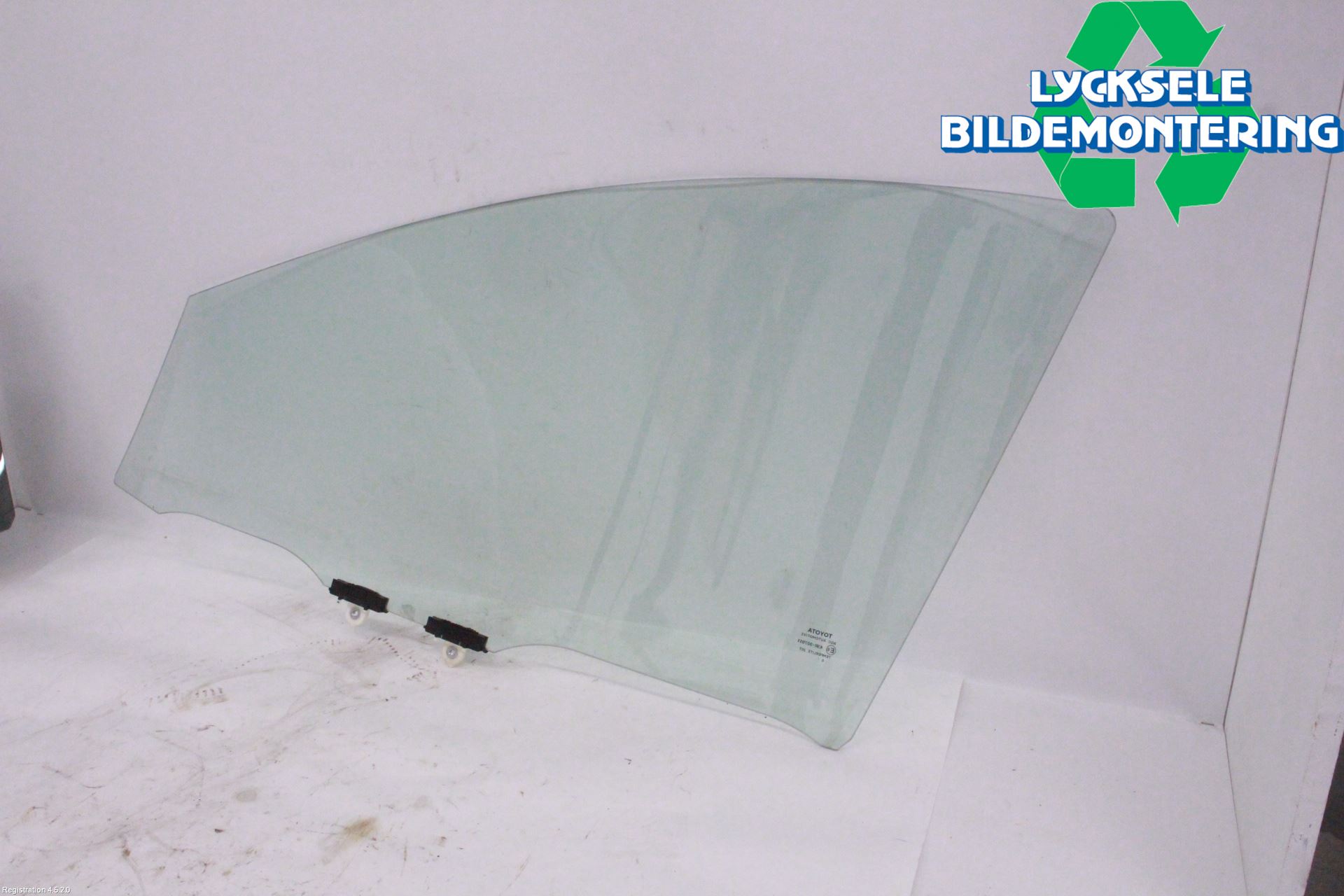 Toyota YARIS XP21 20- Dörruta Fram Höger