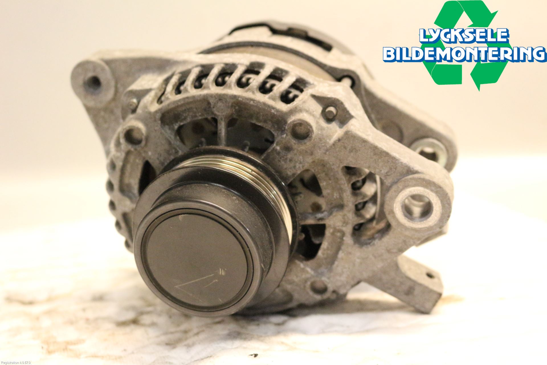 Toyota YARIS XP130 12-14 Generator