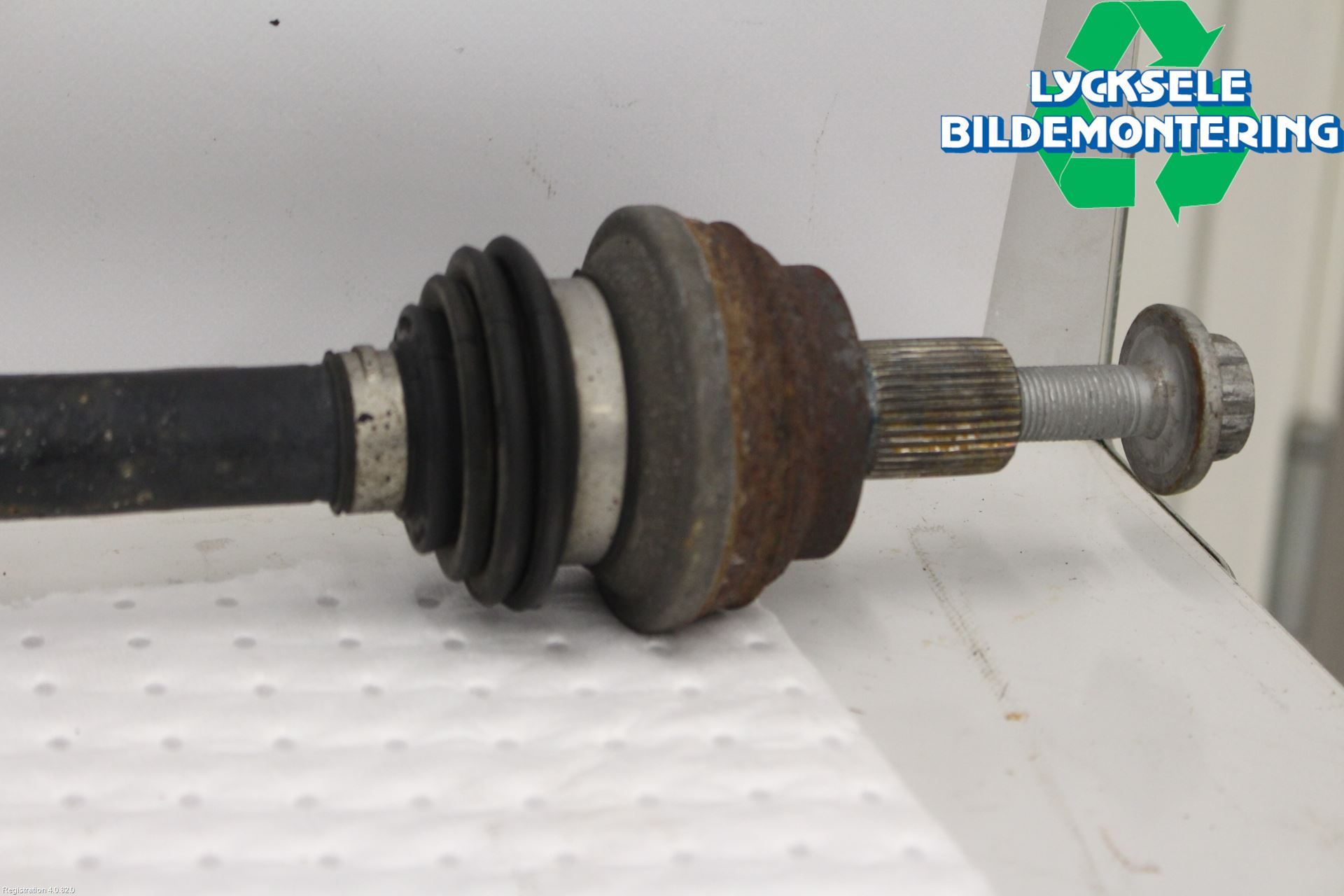 Skoda KAROQ 18- Drivaxel Bak Höger