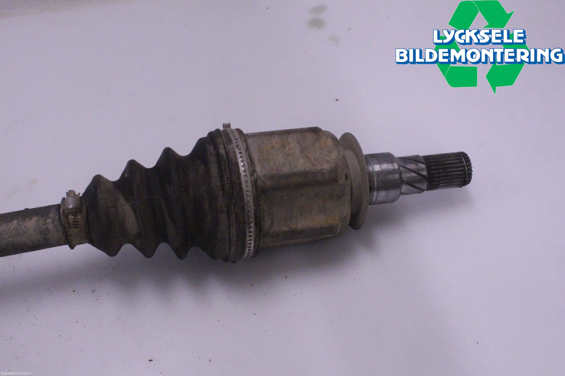Nissan NAVARA 05-16 Drivaxel Fram Vänster