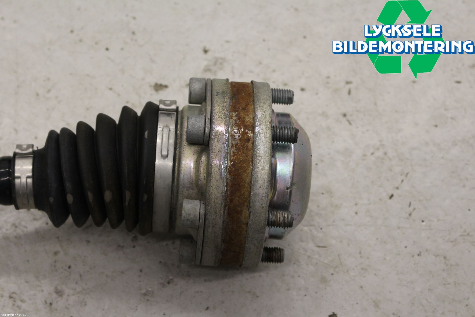 Volkswagen VW PASSAT 15-19 Drivaxel Fram Höger