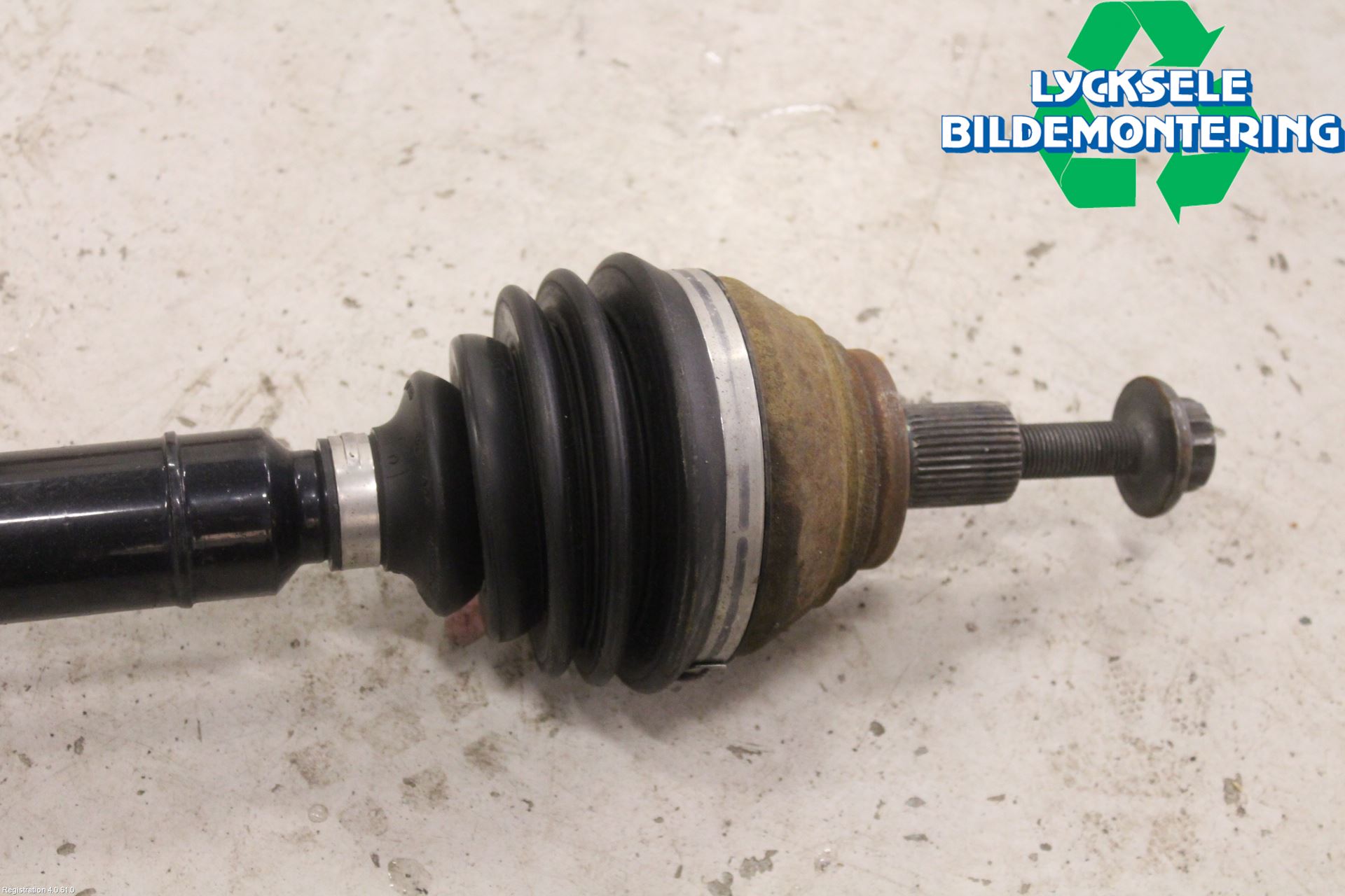Volkswagen VW CADDY 16-20 Drivaxel Fram Höger