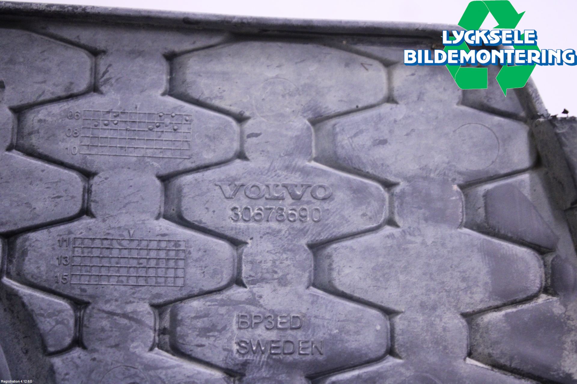 Volvo XC70 08-13 Dimljussarg Fram