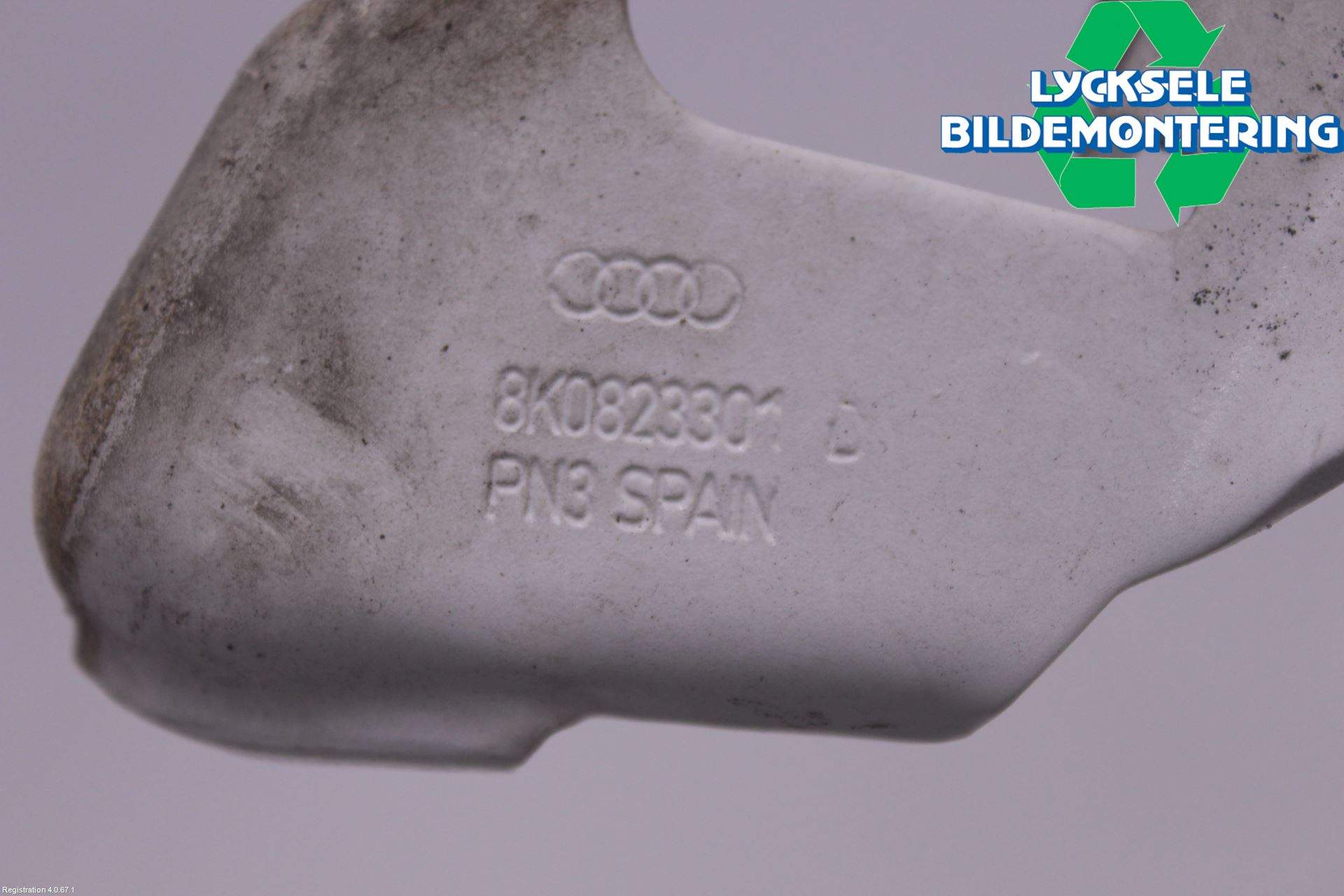 Audi A4/S4 08-11 Huvgångjärn