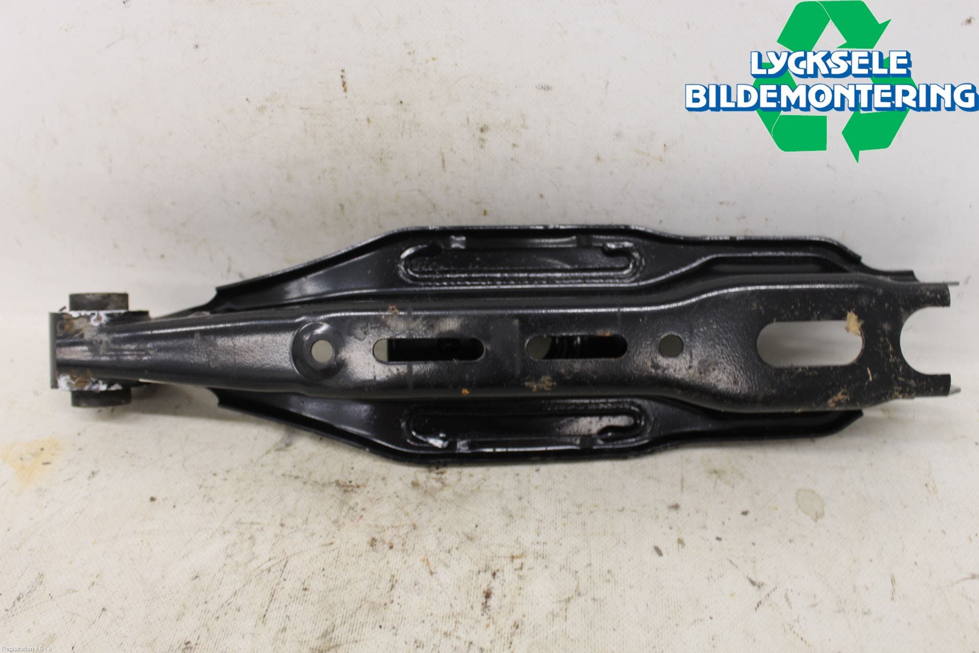 CUPRA BORN 22- Bärarm Bak Höger