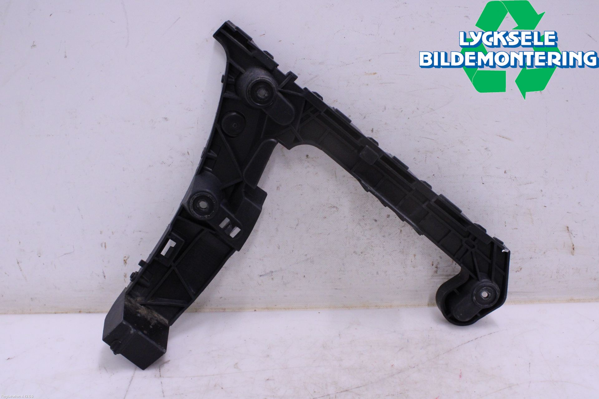 Audi A4/S4 B9 16-19 Stötfångarfäste Bak Hö