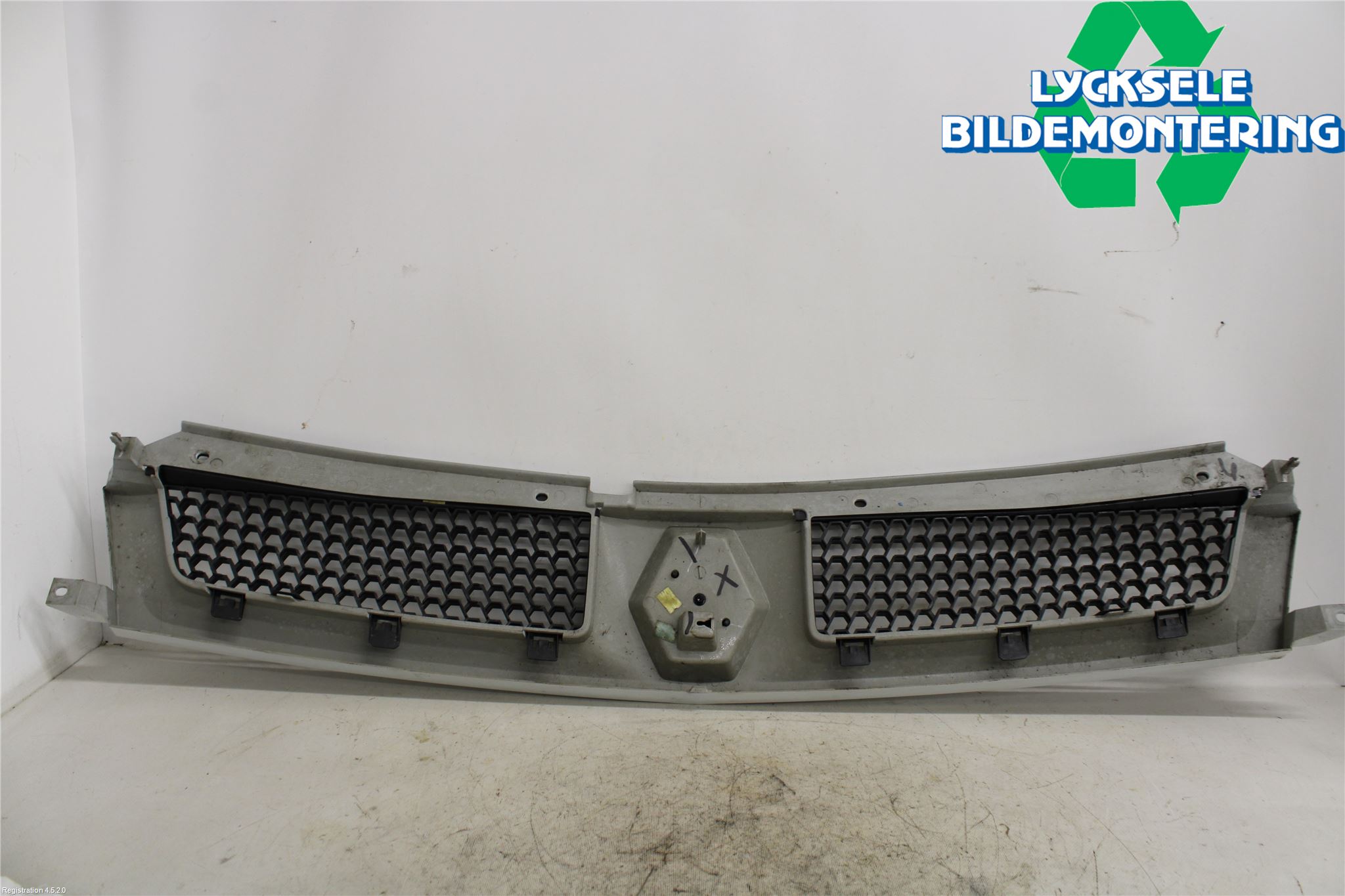 Renault MASTER III  04-10 Grill Komp