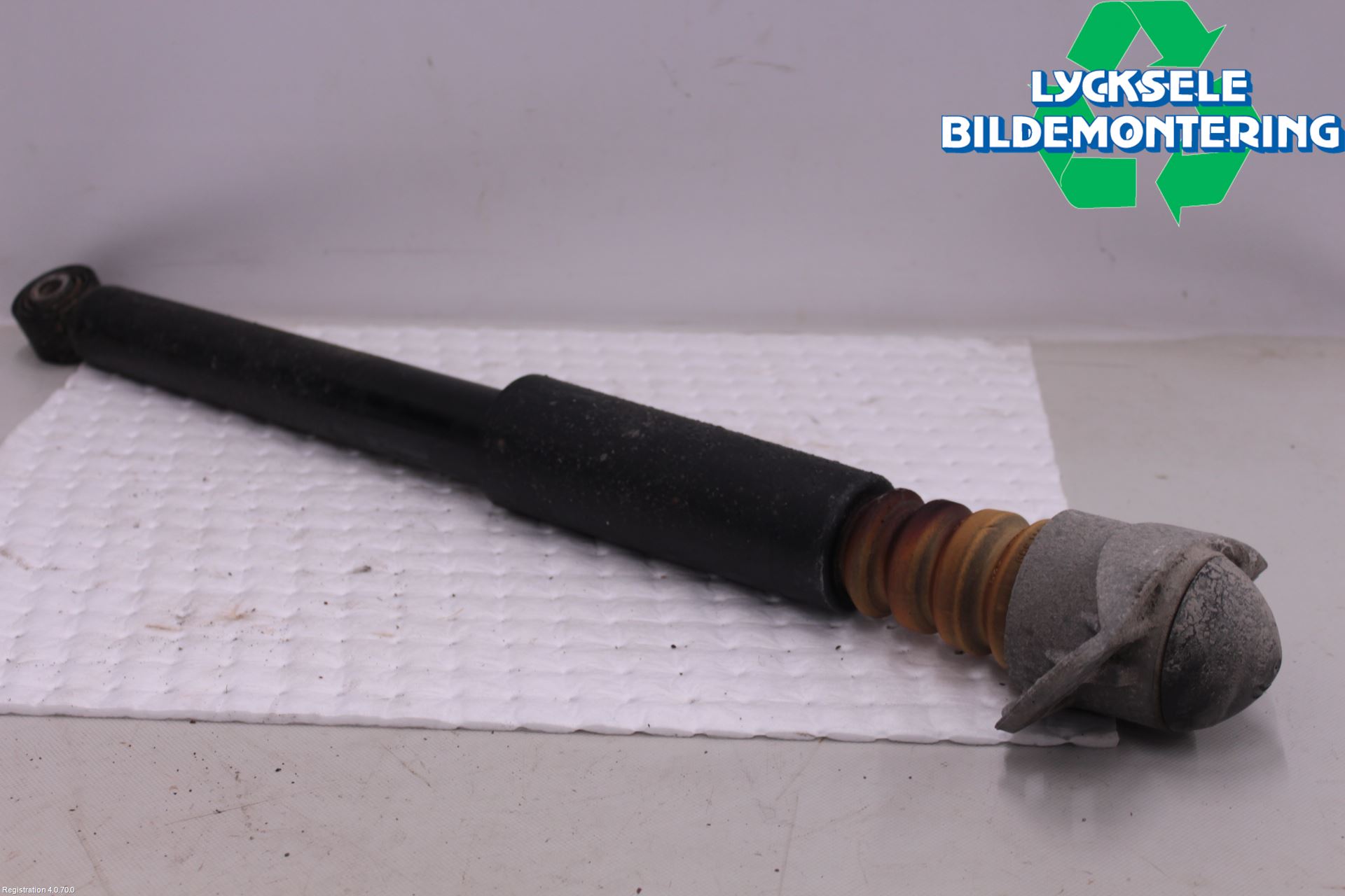 Audi Q3 8U 12-18 Stötdämpare Bak