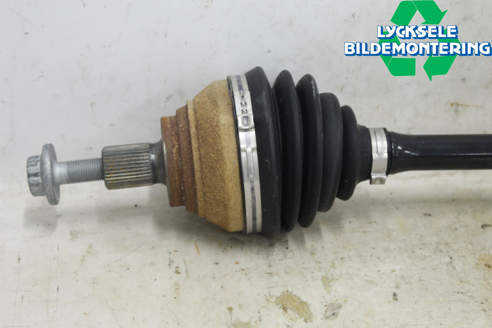 Audi Q3 F3 19- Drivaxel Fram Höger