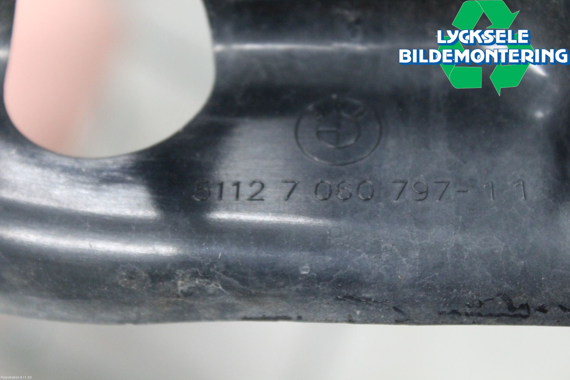 BMW 5 E60/61 Sed/Tou 02-10 Stötfångardel Bak Mitt