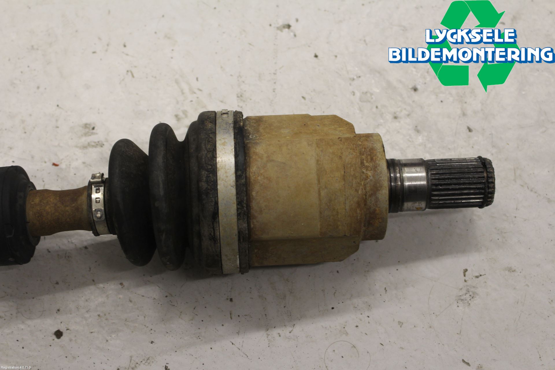 Kia SPORTAGE (SL) 11-15 Drivaxel Fram Vänster