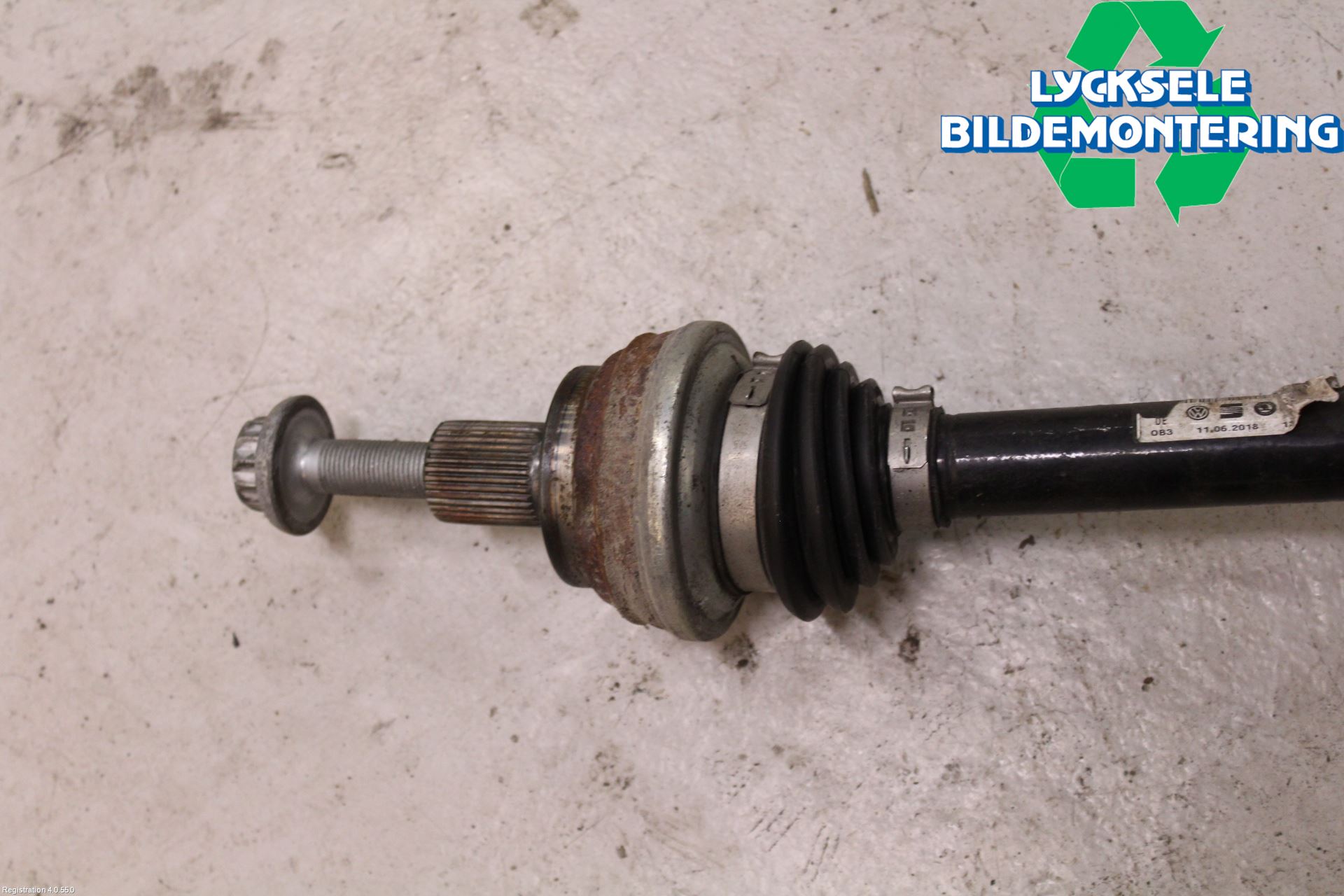 Volkswagen VW PASSAT 15-19 Drivaxel Bak Vänster