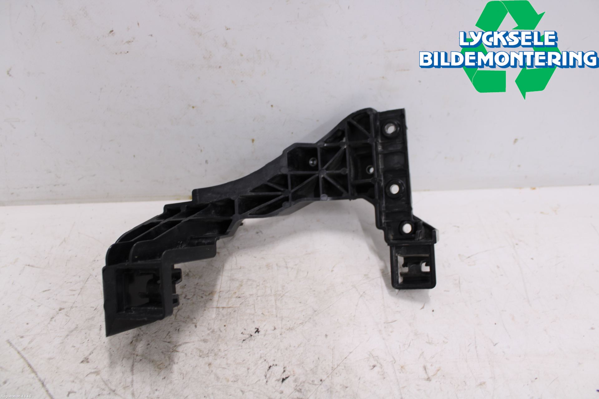 Kia CEED 12-18 Strålkast Fästsarg