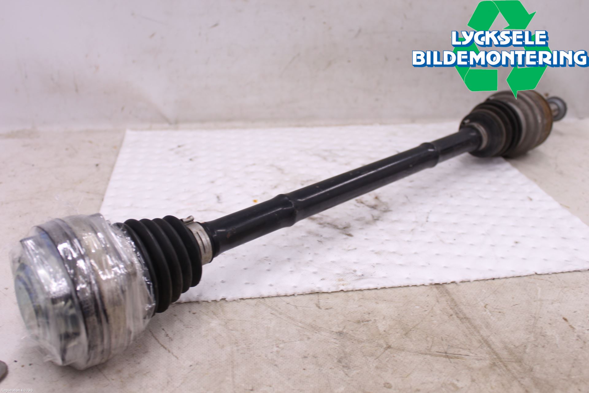Volkswagen VW TRANSP/CARAVELLE (T6) 16-22 Drivaxel Bak Höger