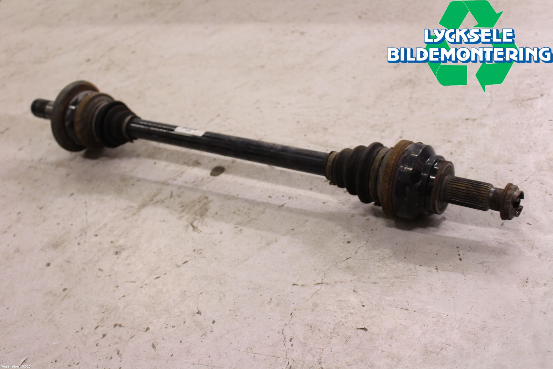 BMW 5 F10/F11/F18 09-17 Drivaxel Bak Höger