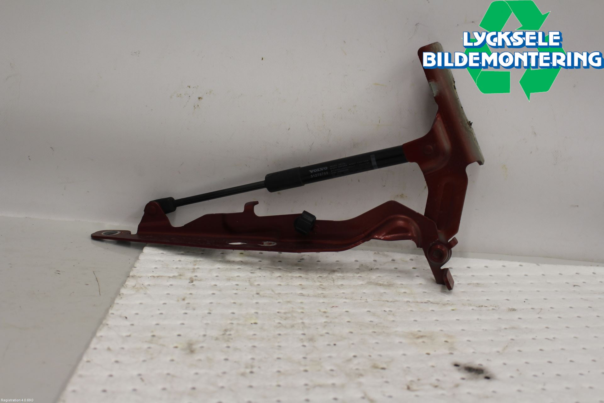 Volvo S60 11-13 Huvgångjärn