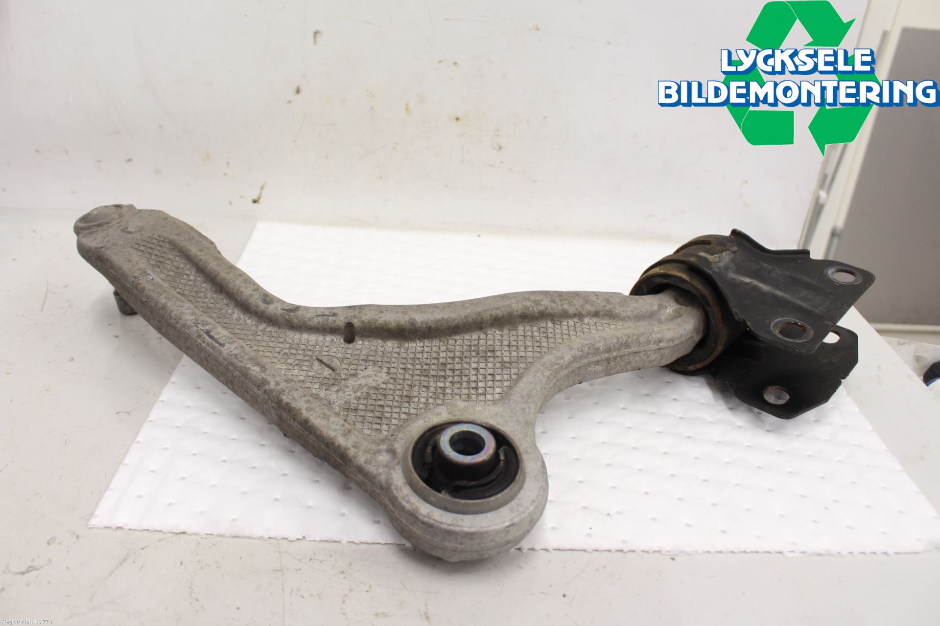 Ford MONDEO 15-22 Bärarm Fram Undre Vä