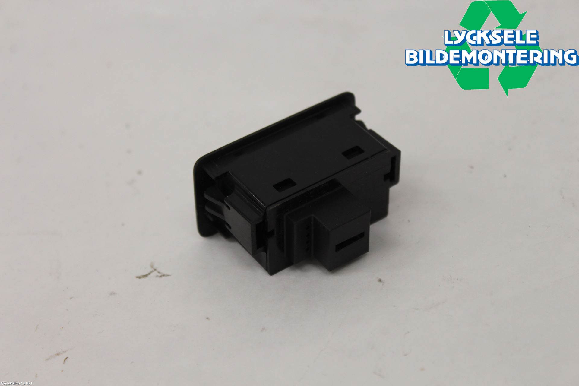 Audi A6 F2/C8 19- Strömställare Baklucka