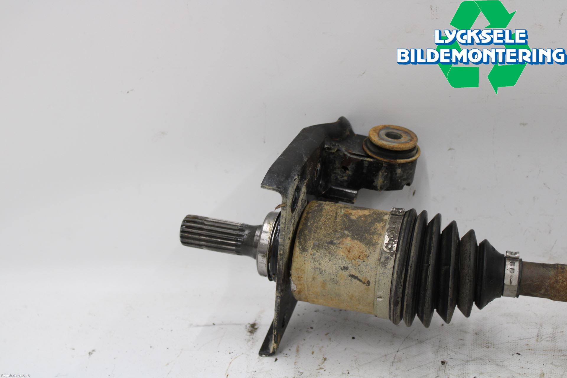 Isuzu D-MAX Drivaxel Fram Höger