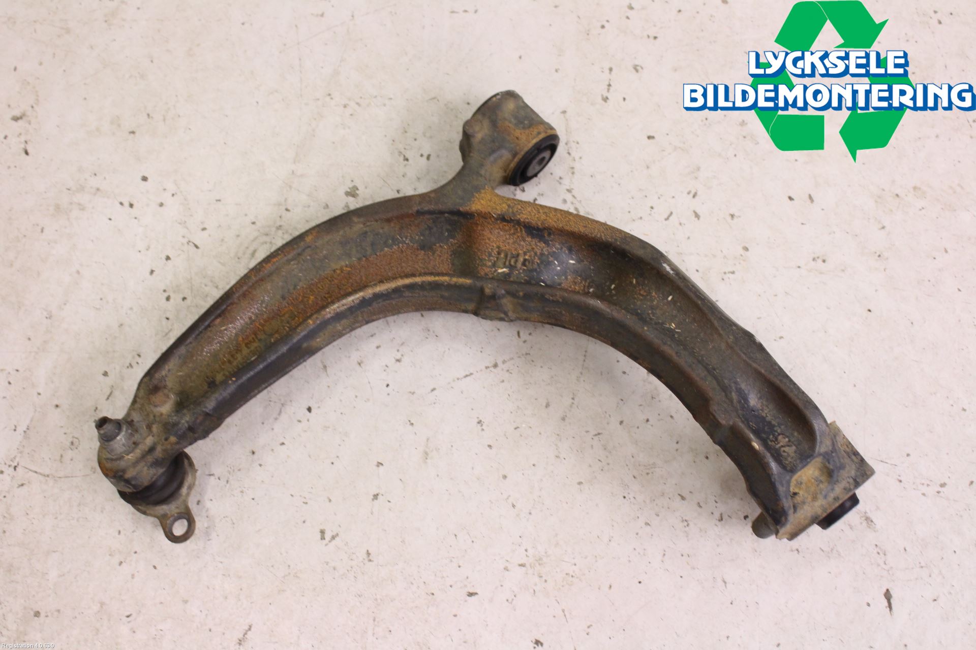 Volkswagen VW TRANSP/CARAVELLE (T5) 04-15 Bärarm Fram Undre Hö