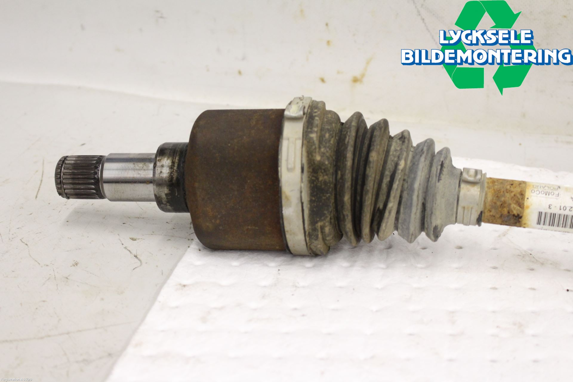 Ford FIESTA 13-17 Drivaxel Fram Vänster