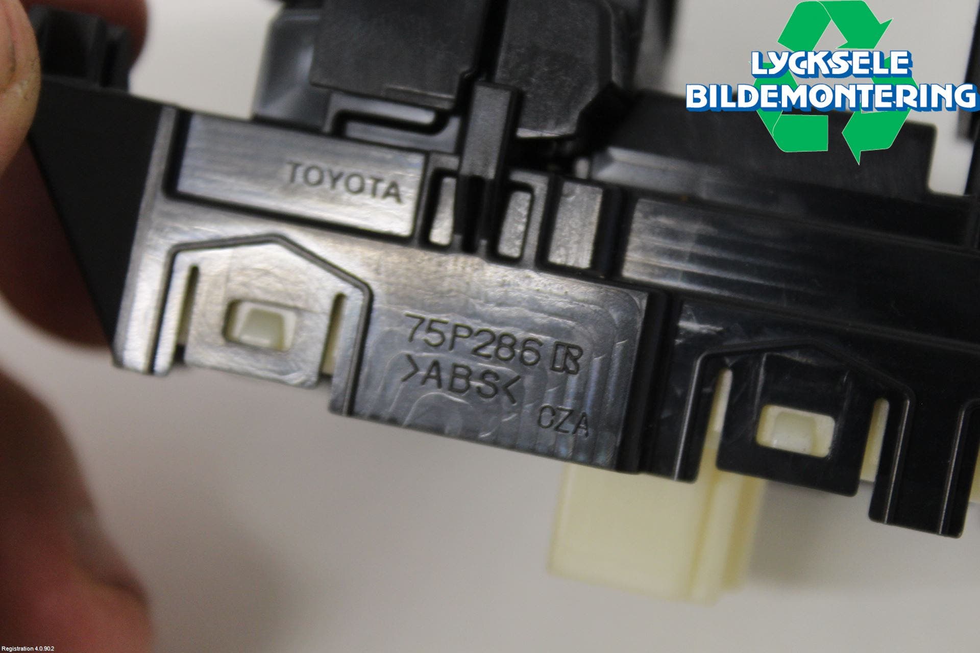 Toyota YARIS CROSS XP21 21- Strömställare Parkeringsbroms