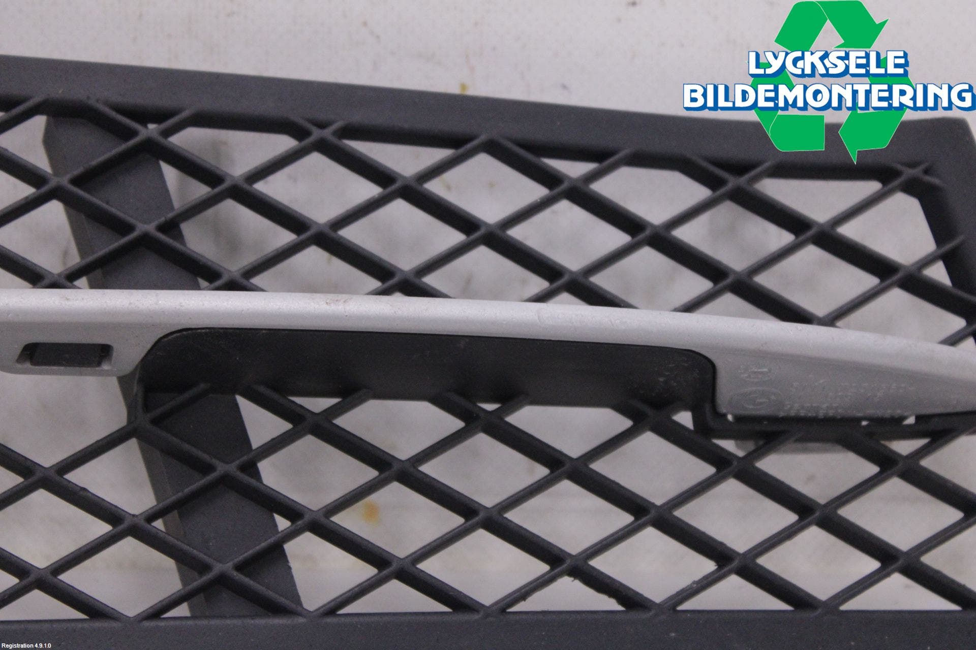 BMW 5 F10/F11/F18 09-17 Grilldel Höger