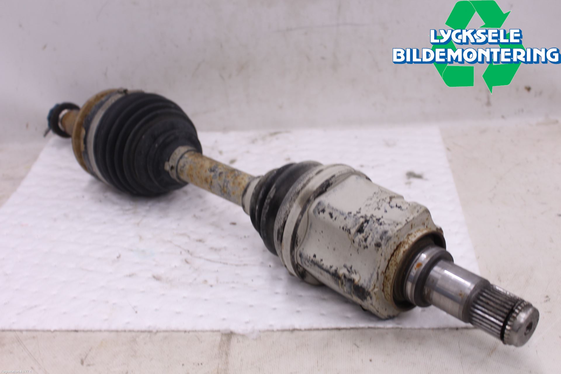 Toyota HILUX 05-16 Drivaxel Fram Vänster