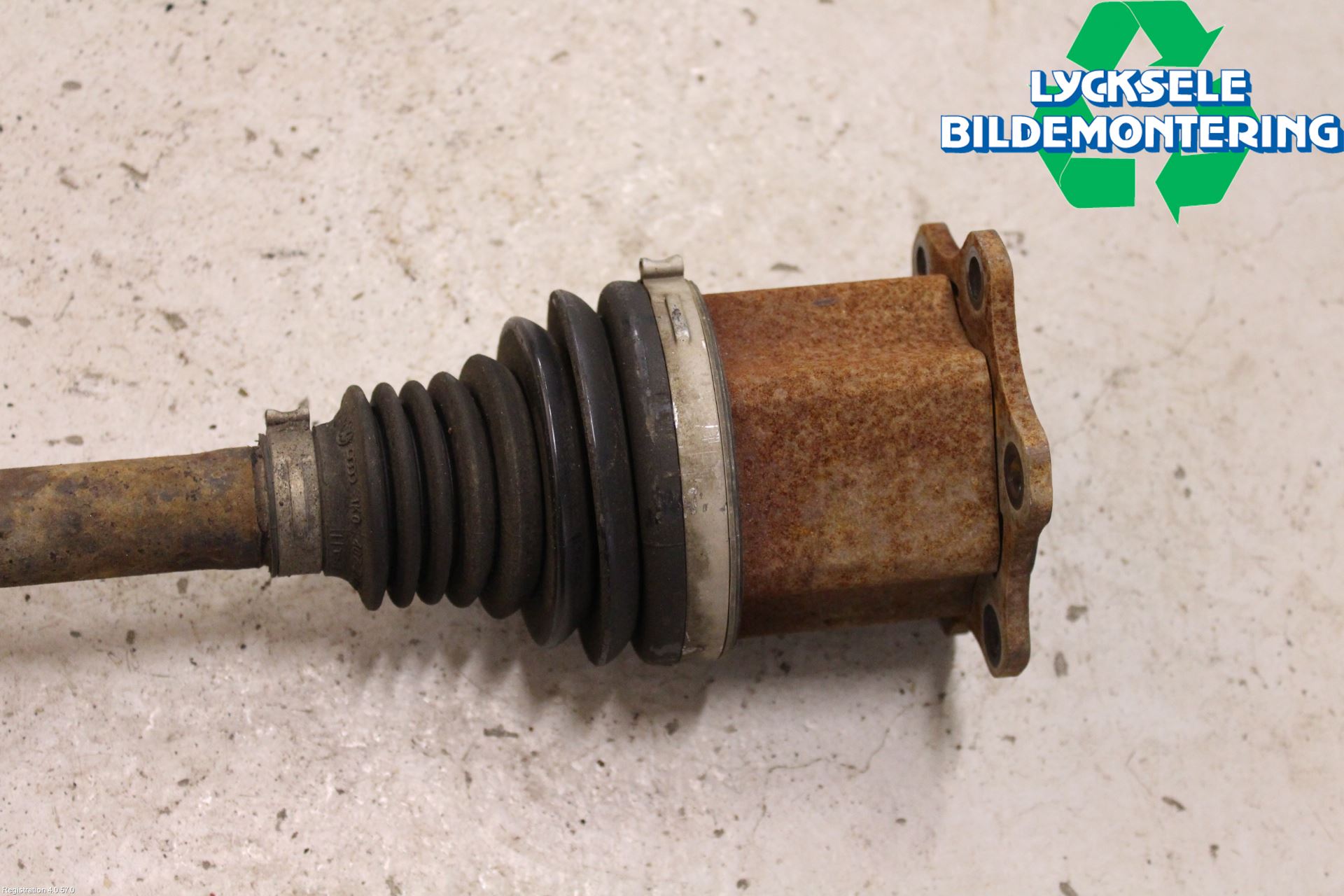 Volkswagen VW PASSAT 15-19 Drivaxel Fram Vänster