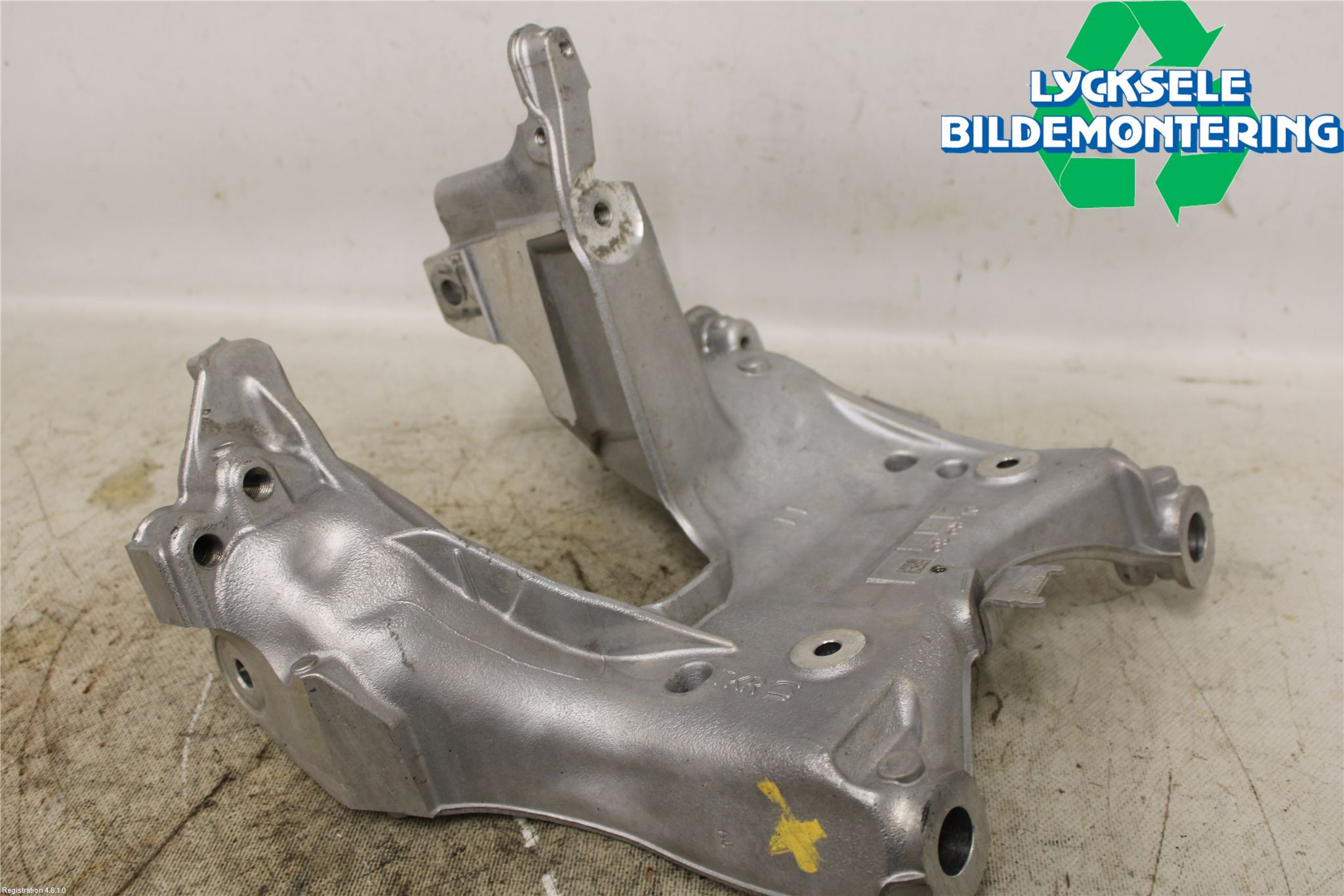 Audi A6 F2/C8 19- Framvagnsbalk