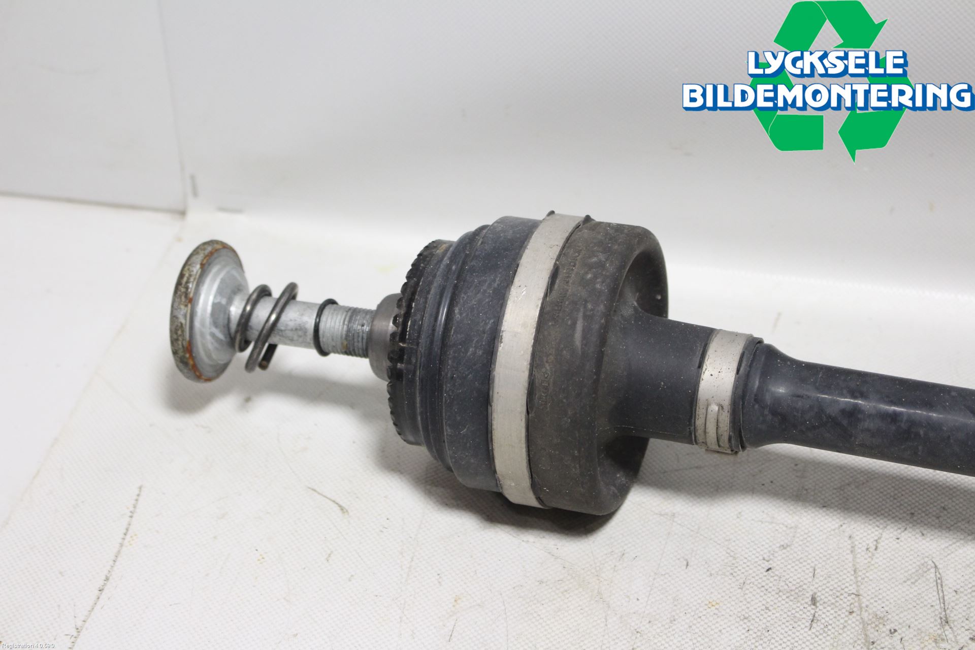 BMW 5 G30/G31/F90 17-23 Drivaxel Bak Vänster