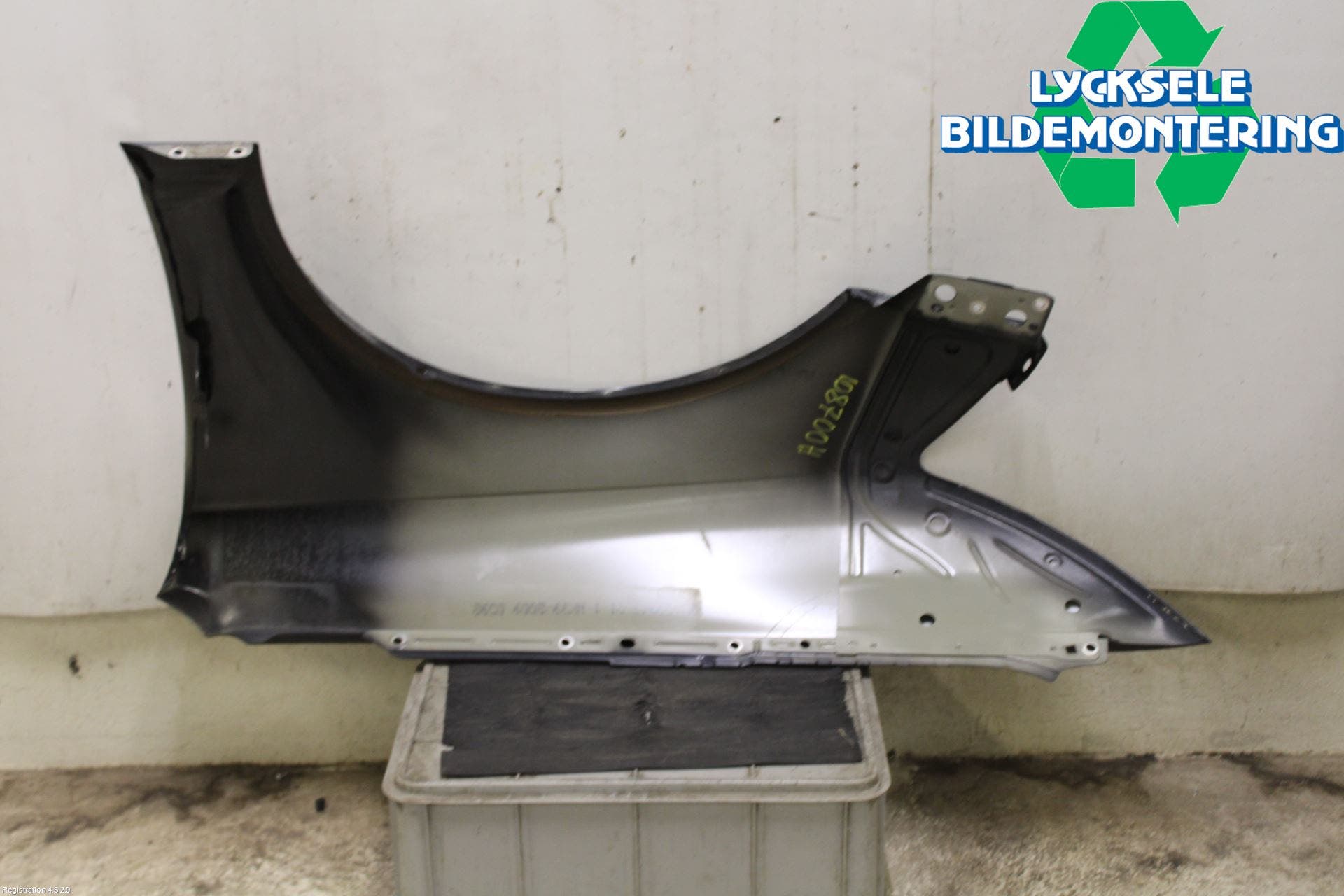 Audi ALLROAD 06-11 Skärm Fram Höger