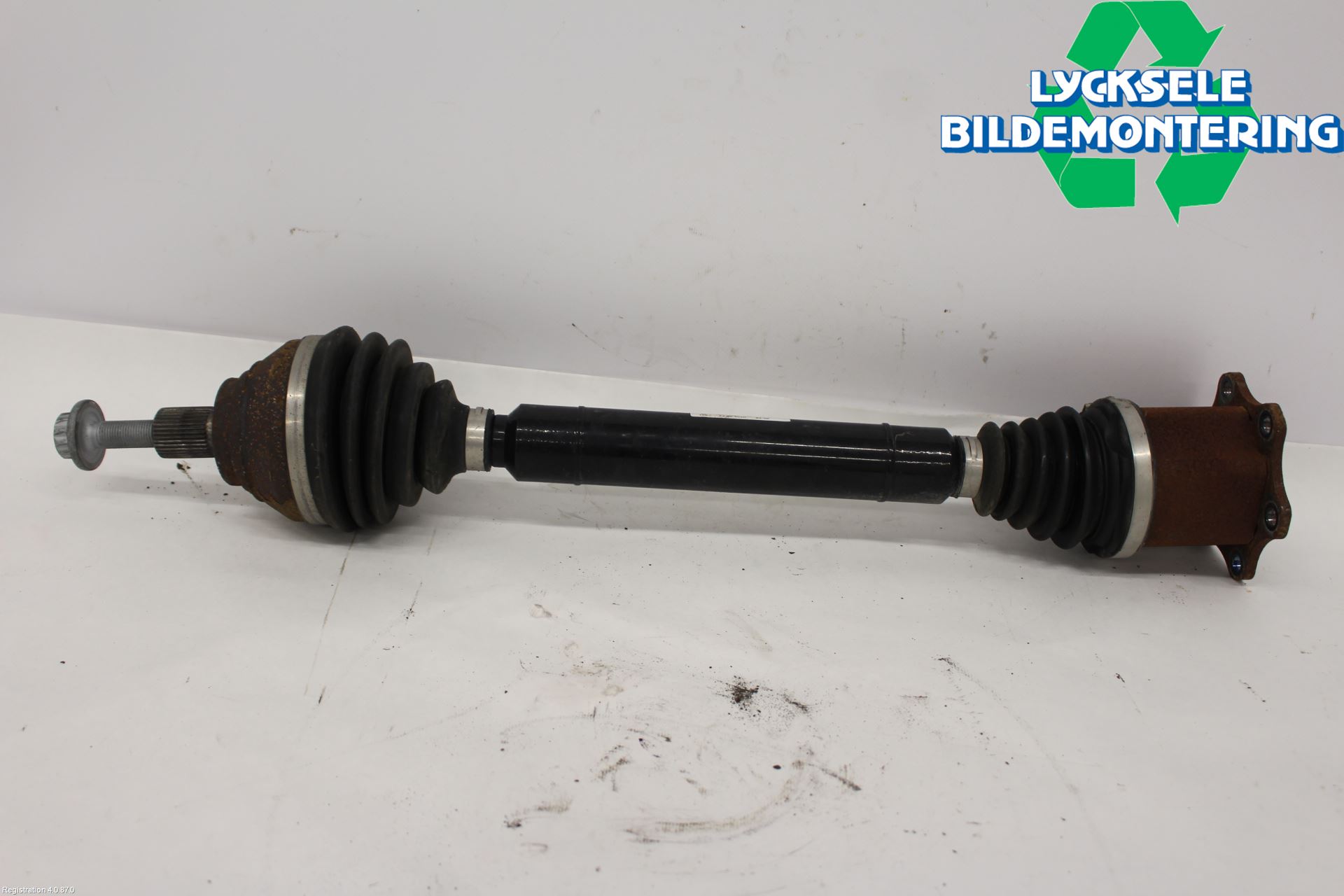 Volkswagen VW TIGUAN 16-24 Drivaxel Fram Höger