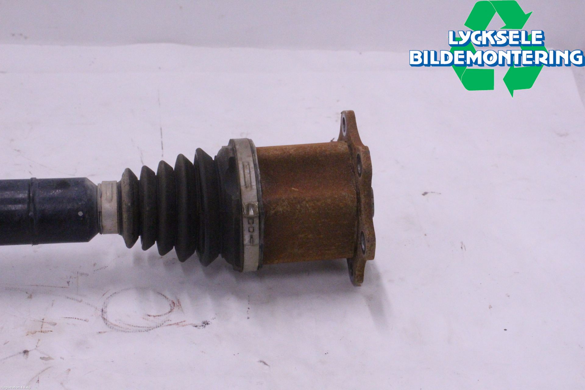 Volkswagen VW TIGUAN 16-24 Drivaxel Fram Höger