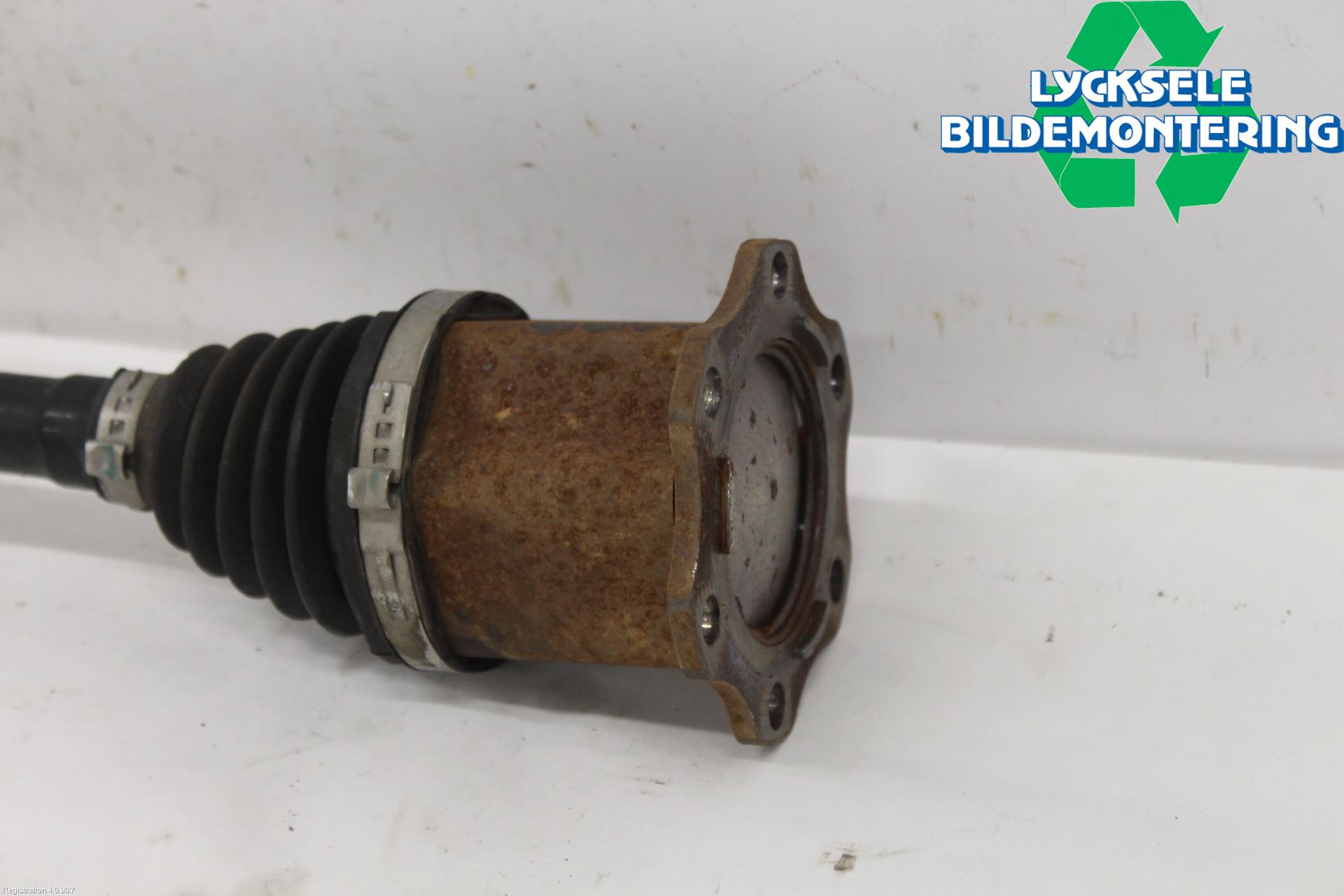 Skoda KAROQ 18- Drivaxel Fram Vänster