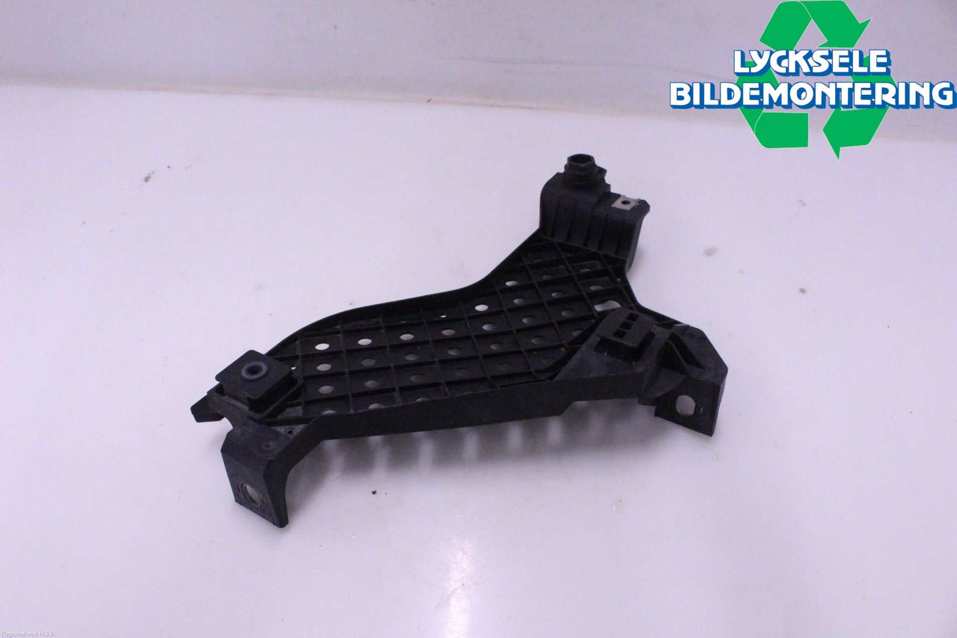 Audi Q3 8U 12-18 Strålkast Fästsarg