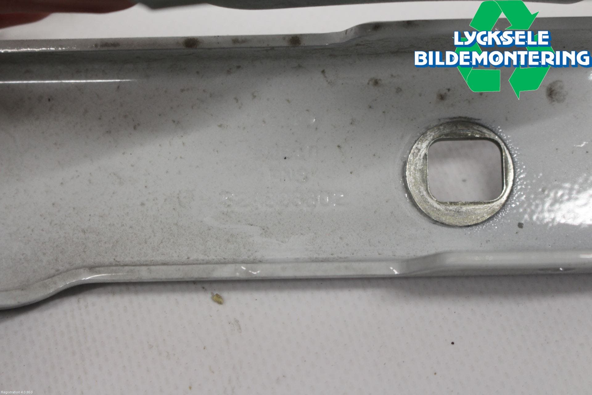 Audi A1 19- Huvgångjärn