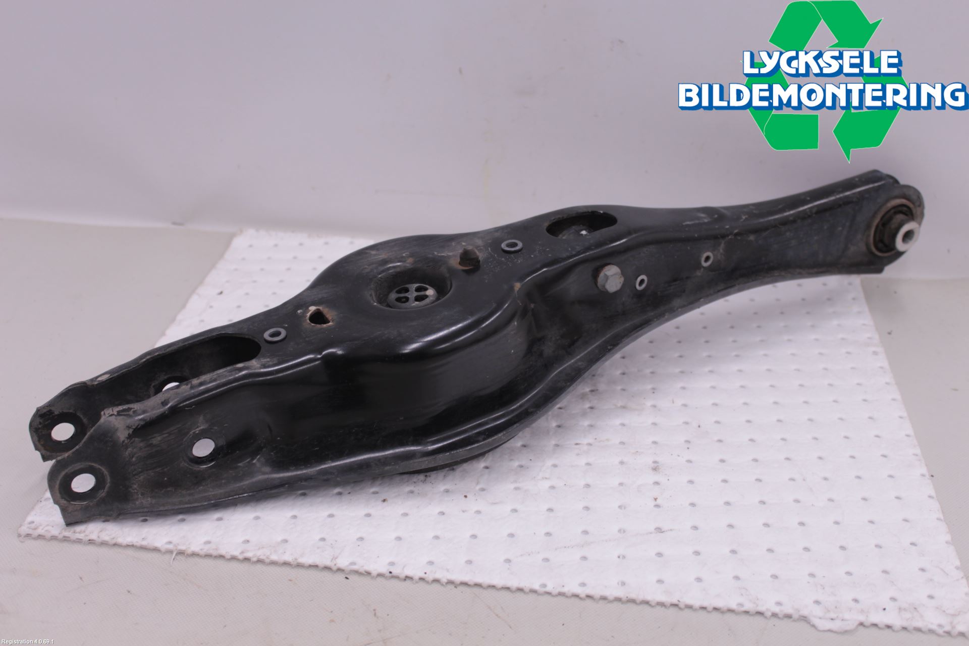 Volkswagen VW TIGUAN 16-24 Bärarm Bak Vänster