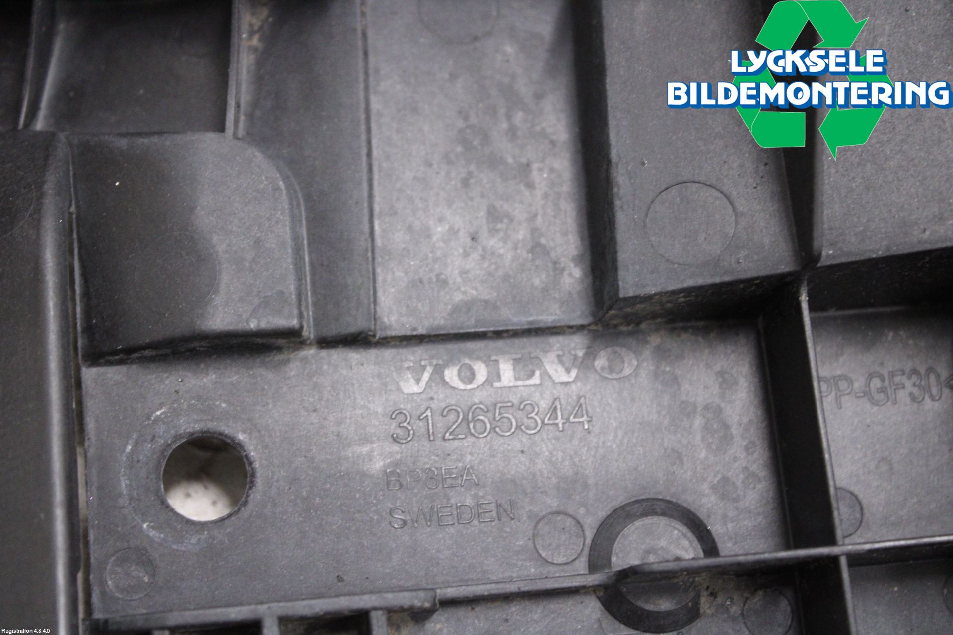 Volvo V70 08-13 Stötfångarfäste Fram Vä