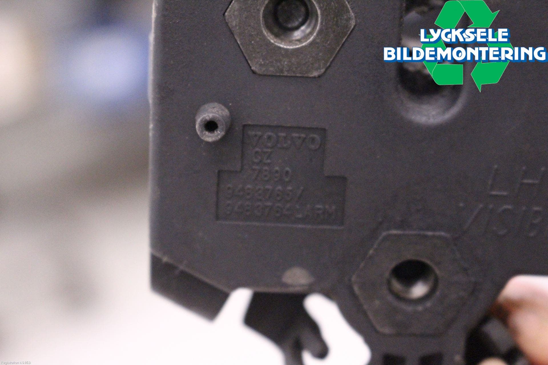 Volvo XC90 07-14 Huvlås