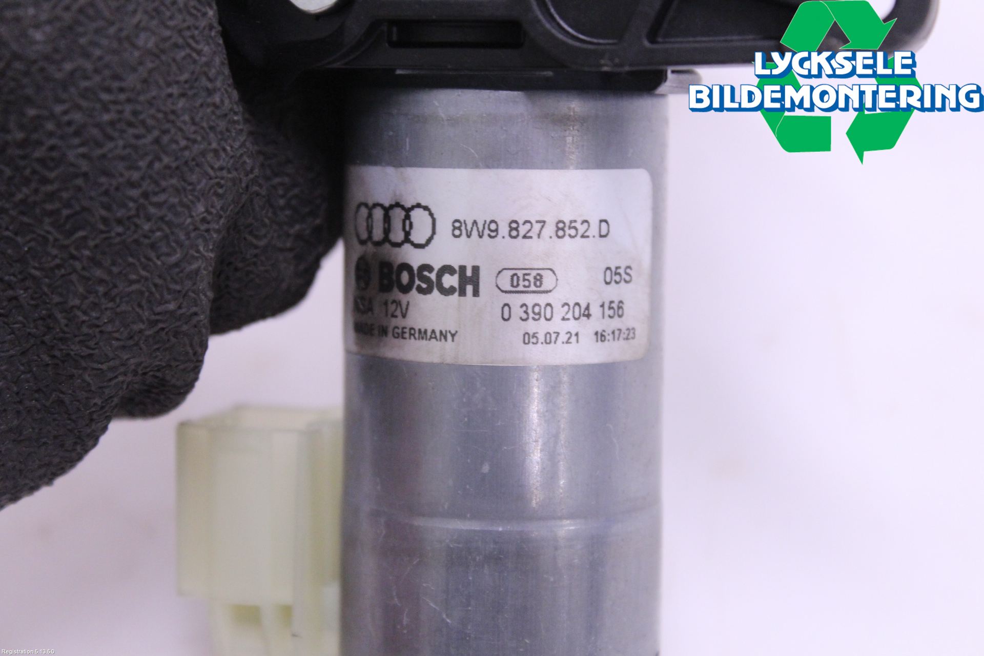 Audi A4/S4 B9 20- Bakluckeöppnare Automatisk