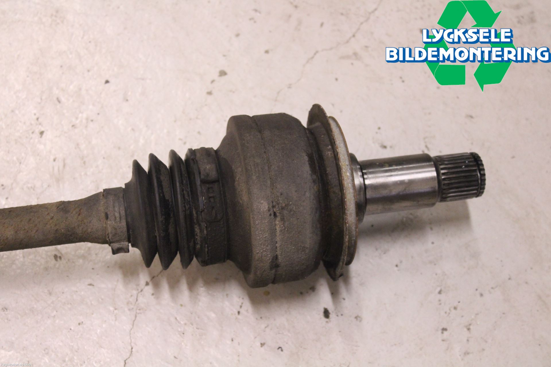 Mercedes-Benz MB C-KLASS (W204) 07-15 Drivaxel Bak Höger