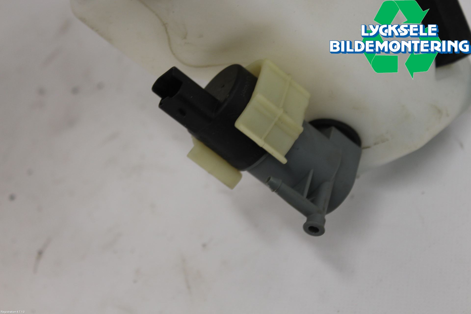 Nissan NAVARA 05-16 Spolartank Vindruta-Strål