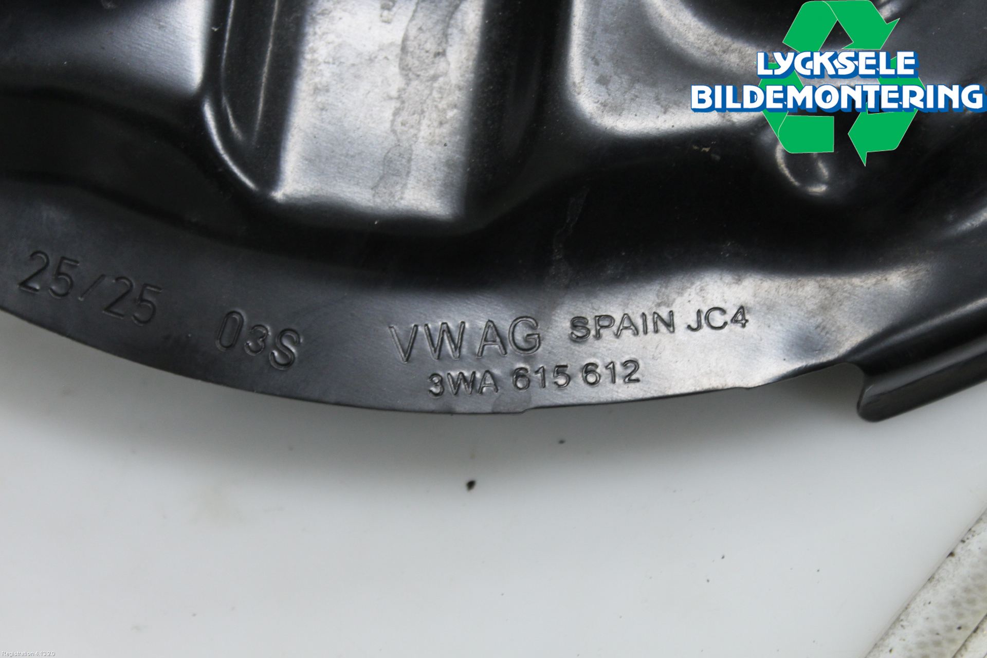 Volkswagen VW PASSAT 24- Bromssköld Bak