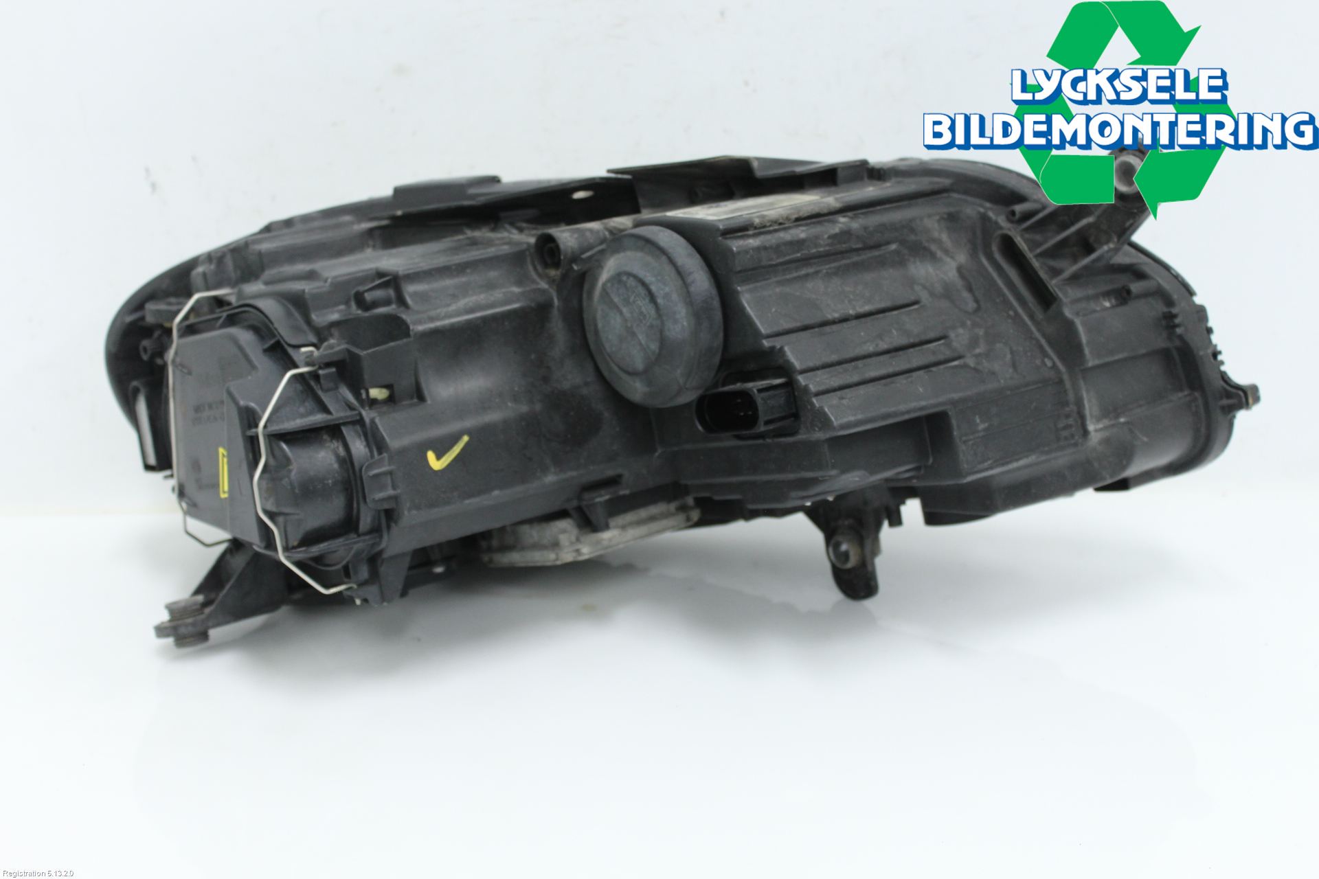 Volkswagen VW PASSAT 11-14 Strålkastare Vänster
