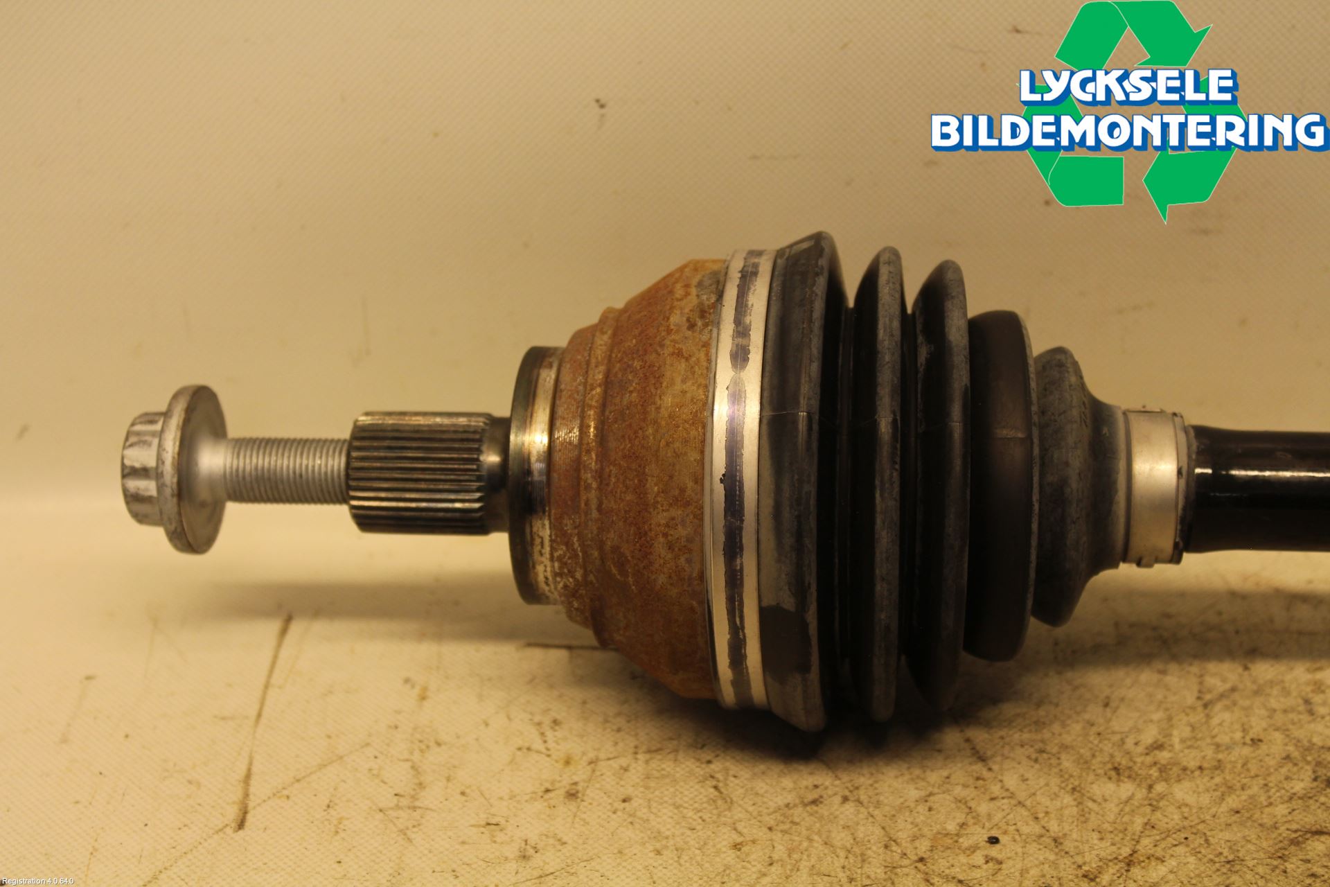 Volkswagen VW TIGUAN 16-24 Drivaxel Fram Vänster