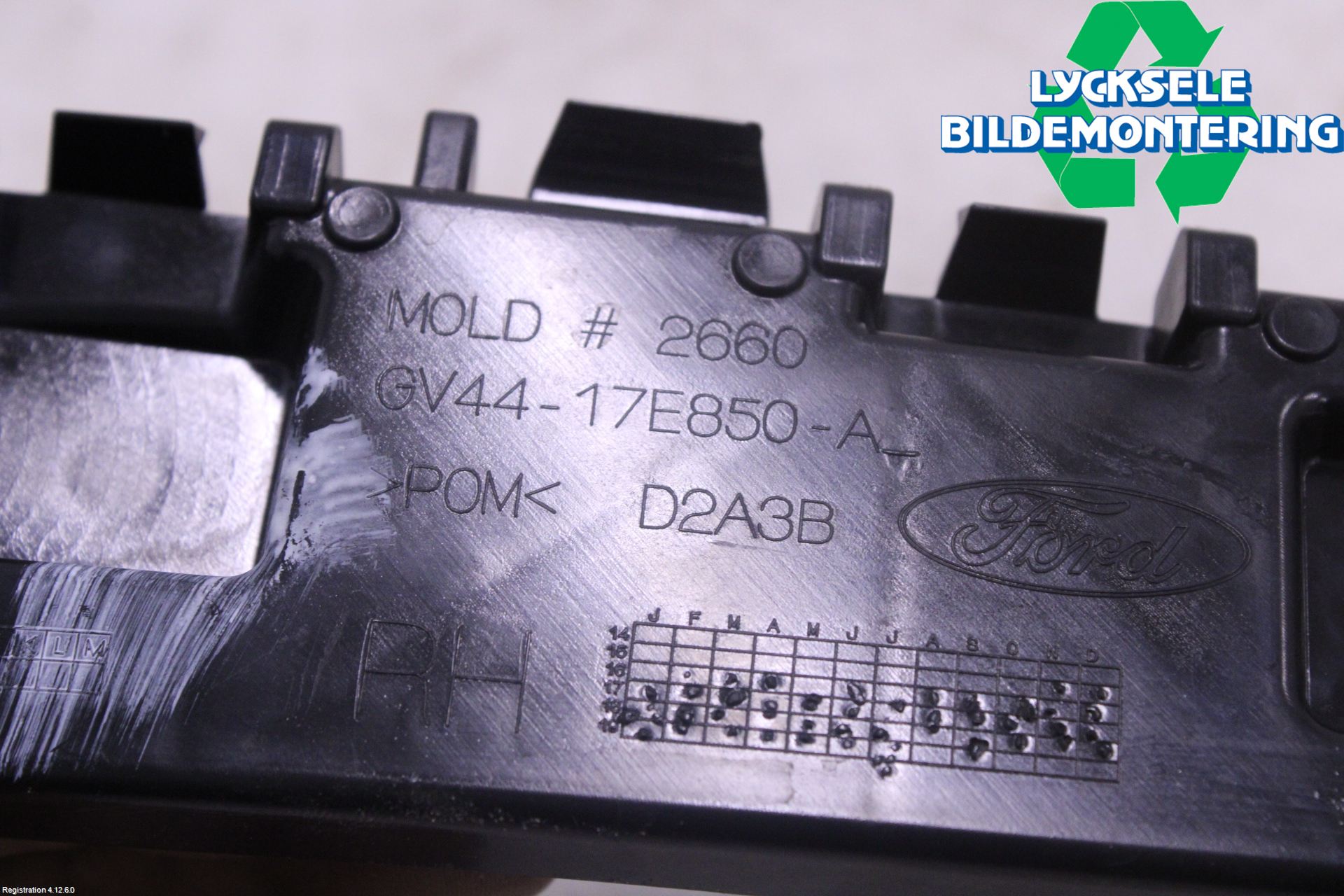 Ford KUGA 17-19 Stötfångarfäste Bak Hö